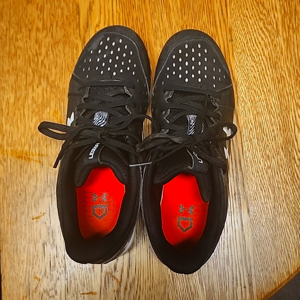 Boys youth baseball cleats
